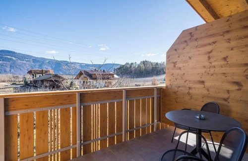 Lana Apartment | Discover Morgensonne Apartment: Mountain Views & Balcony