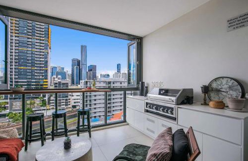 South Brisbane Apartment | Bright 4-Star Retreat with Pool in South Brisbane