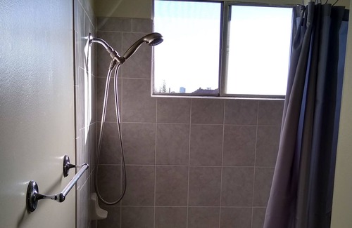 Upper Telegraph Apartment | Sunny 2 bedroom in Convenient, Walkable Bushrod Neighborhood