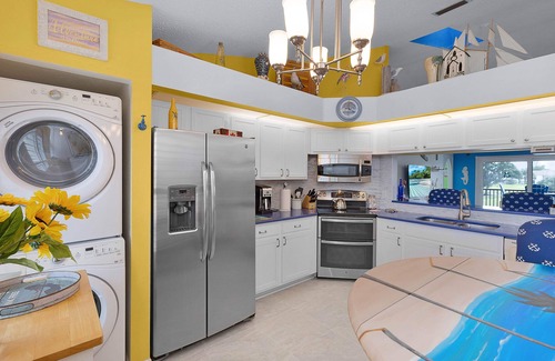 Biggar Condo | Sunny 2BR 2BA Getaway – Pond-View Condo on Golf Course, Close to Beach