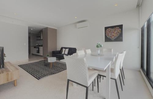 Abbotsford Apartment | Bright Shamrock Street 2BR Apartment with Free Parking