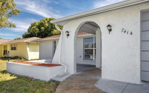 Embassy Hills House | Bright 3BD Home Just Minutes from the Beach
