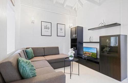 Punto de Oro House | Sunny 3br Escape - 30 Off 4th Night Sept
