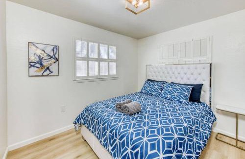 Raisin House | Sunny 3BR Fresno Haven w Pool