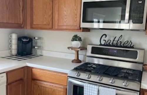 Austin House | Family-Friendly 4BR Home Close to Tesla with Full Kitchen