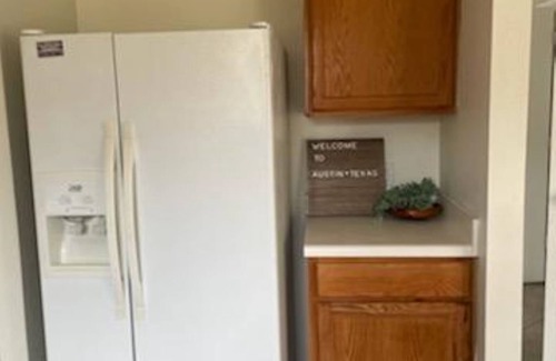 Austin House | Family-Friendly 4BR Home Close to Tesla with Full Kitchen