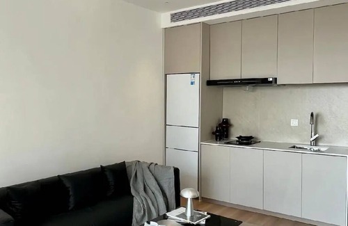 Xuhui Apartment | Sunny Abode鼎园B Newly renovated near Xintiandi
