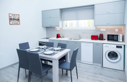 Glyfada Apartment | Bright Minimalist Apartment in Glyfada with 3 Bedrooms