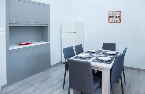 Glyfada Apartment | Bright Minimalist Apartment in Glyfada with 3 Bedrooms