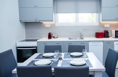 Glyfada Apartment | Bright Minimalist Apartment in Glyfada with 3 Bedrooms