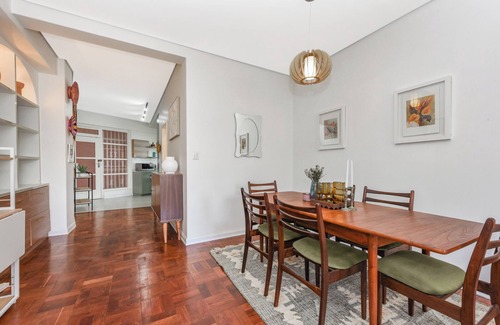 Greater Johannesburg Metropolitan Area Apartment | Sunny and Secure Rosebank Apartment