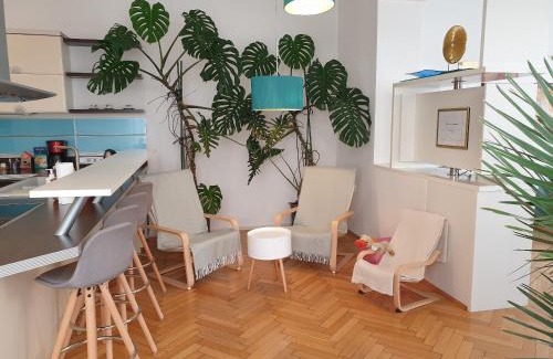 Favoriten Apartment | Bright Apartment near City Centre - Rated 9.3/10 by Guests