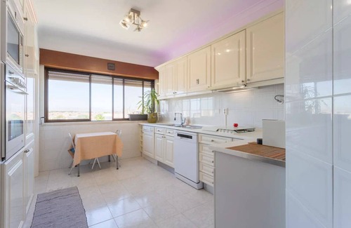 Charneca de Caparica e Sobreda Apartment | Sunny apartment in Charneca de Caparica