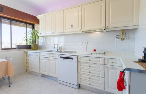 Charneca de Caparica e Sobreda Apartment | Sunny apartment in Charneca de Caparica