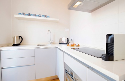 La Llotja-Born Apartment | Bright Terrace Apartment in Palma Old Town with Amenities