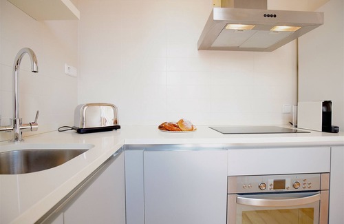 La Llotja-Born Apartment | Bright Terrace Apartment in Palma Old Town with Amenities