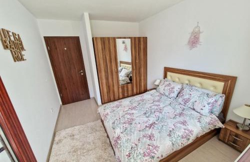 Borovets Apartment | Cozy Sunny Apartment C25 with Pool and Family-Friendly Vibe