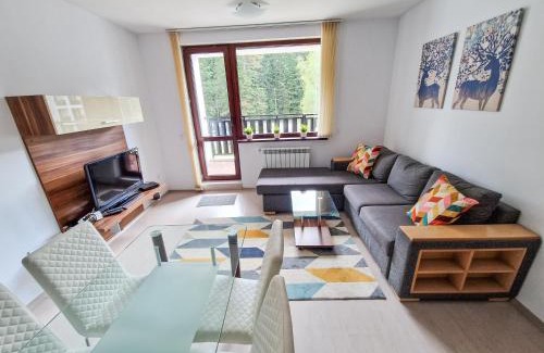 Borovets Apartment | Cozy Sunny Apartment C25 with Pool and Family-Friendly Vibe