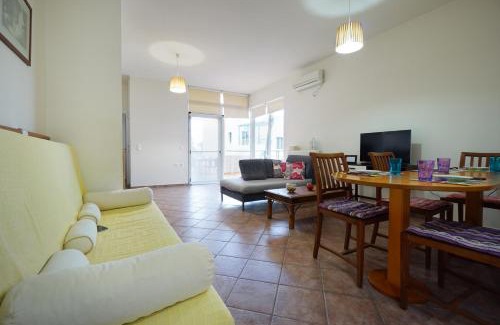 Makrys Tichos Apartment | Sunny Apartment: Family-Friendly Stay with 9.4/10 Reviews