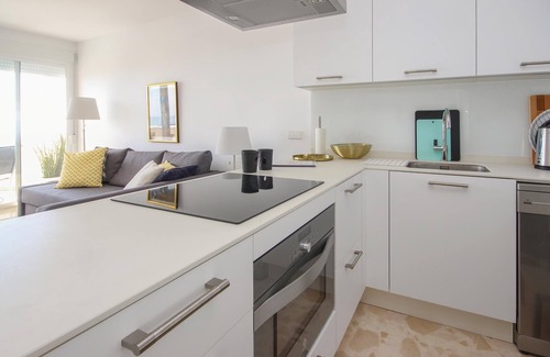 Urbanizacion Marbessa Apartment | Cozy 1 Bedroom Accommodation with Ocean View in Marbella