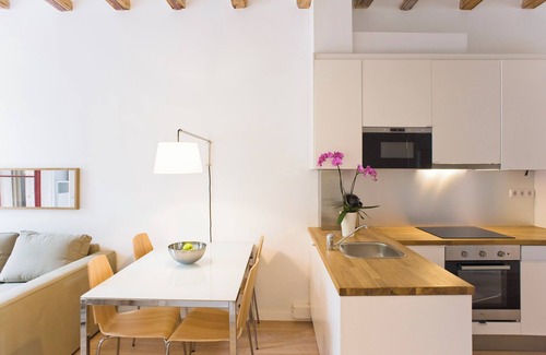la Vila de Gracia Apartment | Sunny apartment on the square