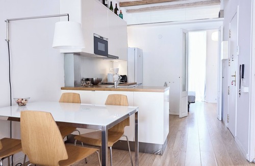 la Vila de Gracia Apartment | Sunny apartment on the square