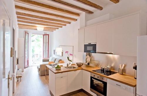 la Vila de Gracia Apartment | Sunny apartment on the square