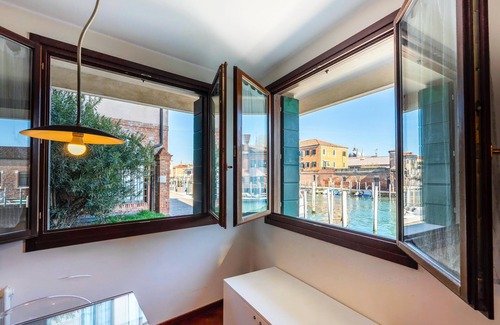 Molina Apartment | Oceanfront Apartment with Breathtaking Views and Pool