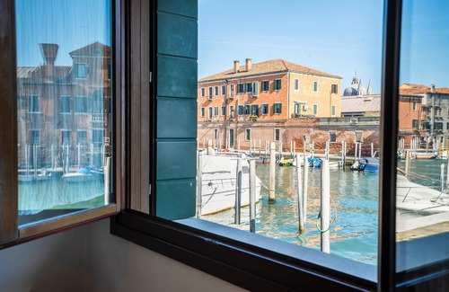 Molina Apartment | Beautiful Apartment with Canal Views and Spa Amenities