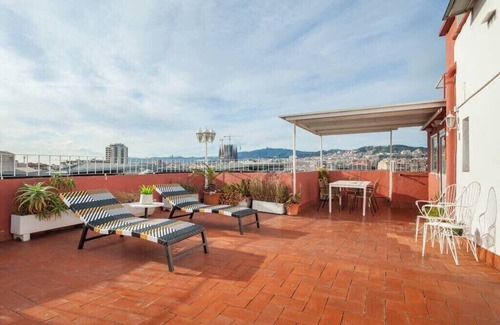 El Parc i la Llacuna del Poblenou Apartment | City View Penthouse - 2 Bedroom with Spa & Child-Friendly Amenities