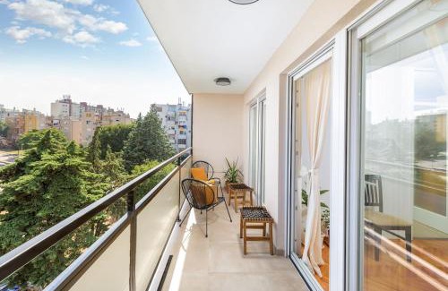 Veruda Apartment | Sunny Aura Apartment: 4-Star Stay with Family-Friendly Perks