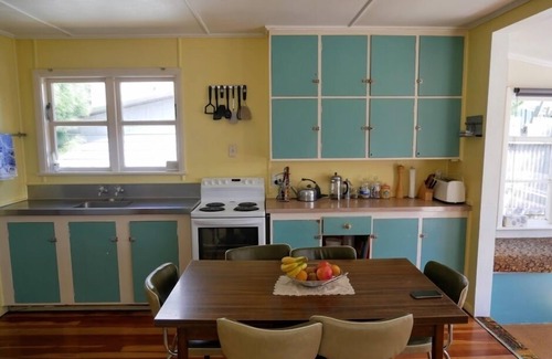 Riversdale House | Ideal Family Retreat: Steps to Beach & Golf, Guest Rated 9.6