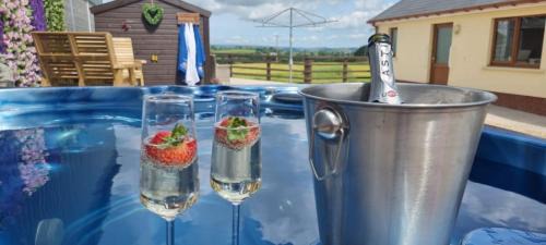 Llangynog House | Idyllic Sunny Bank: Countryside Escape with Hot Tub