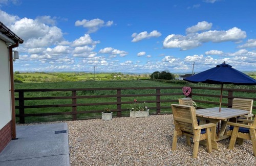 Llangynog House | Idyllic Sunny Bank: Countryside Escape with Hot Tub