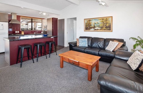 Papamoa Beach House | Relaxing Sunny Beach Bach with Oceanfront Serenity