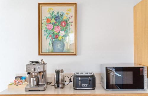 Kingston Beach Villa | Oceanfront Sunny Beach Holiday Home - Family Friendly Retreat