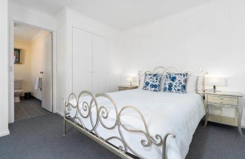 Kingston Beach Villa | Oceanfront Sunny Beach Holiday Home - Family Friendly Retreat