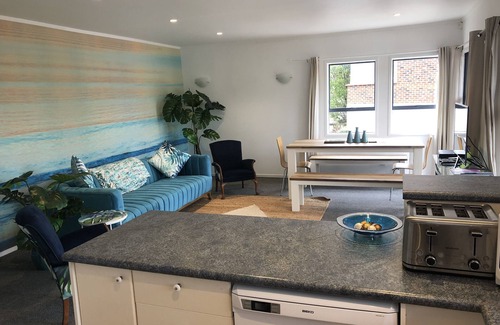Mairangi Bay House | Delightful Mairangi Bay Retreat with Pool & Breakfast