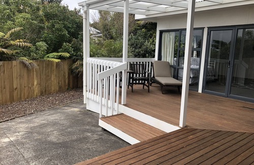 Mairangi Bay House | Delightful Mairangi Bay Retreat with Pool & Breakfast
