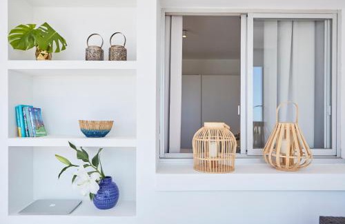 Castelldefels Apartment | Inviting Beachfront Getaway with Ocean Views for Families