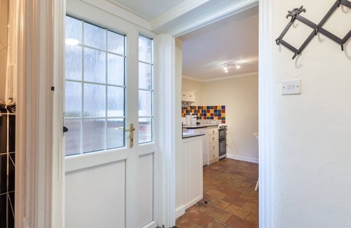 Mundesley Apartment | Inviting Sunny Beck Cottage - Family-Friendly Retreat in Mundesley
