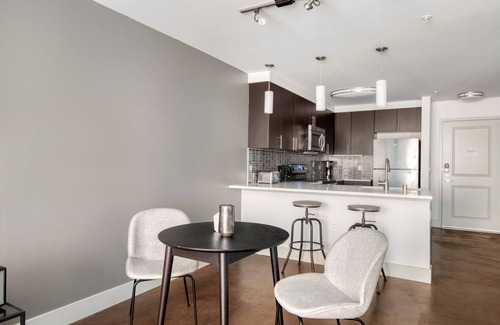 West Bellevue Apartment | Sunny Bellevue 1BR with Gym, Lounge & Downtown Access