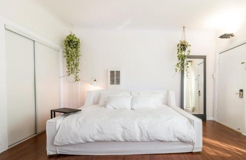 Melrose Apartment | Bright Boho Chic West Hollywood Flat with Family-Friendly Perks