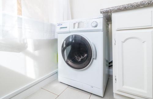 Melrose Apartment | Bright Boho Chic West Hollywood Flat with Family-Friendly Perks