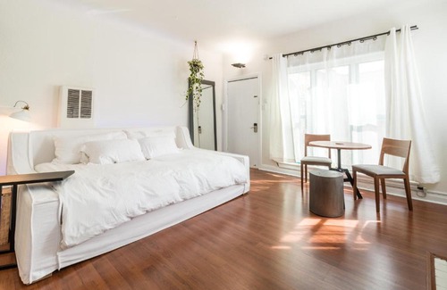 Melrose Apartment | Bright Boho Chic West Hollywood Flat with Family-Friendly Perks