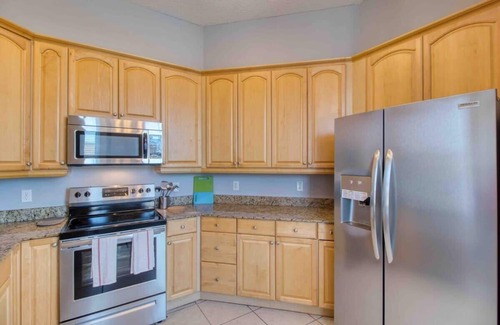 Springfield Apartment | Bright and Inviting 1 BR Apartment in Historic SPR