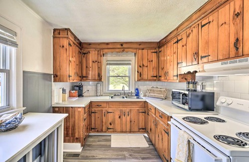 Bristol House | Inviting Bristol Home with Yard - Steps to Downtown Fun
