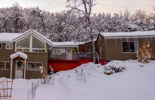 Salt Lake City House | Sunny Canyon Home: Ideal for Families and Pet Lovers
