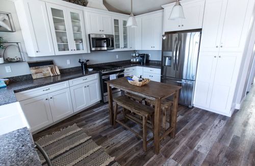 Cayucos House | Oceanfront Sunny Cayucos Escape with Spa & Breakfast