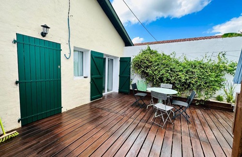 Tosse House | Sunny Duplex with Private Terrace & Family-Friendly Amenities